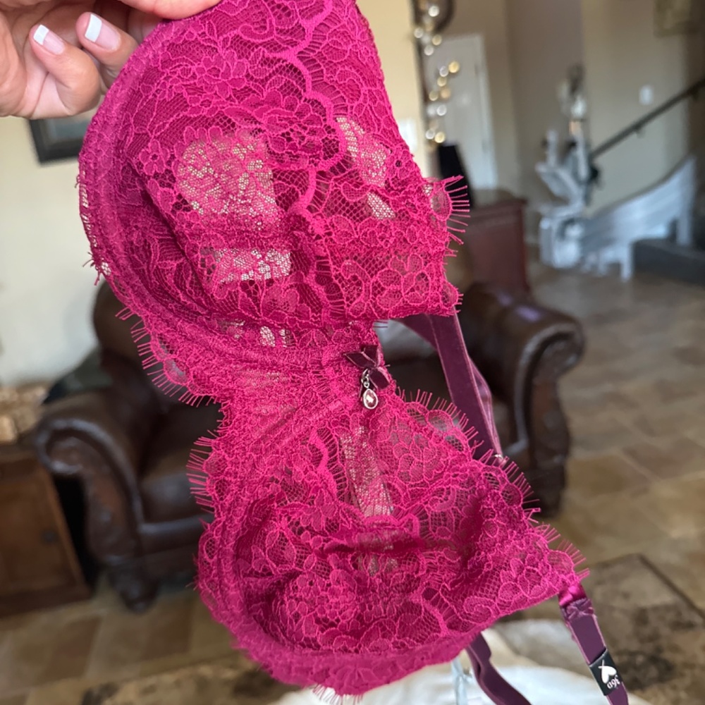 VS Bra - Picture 5 of 5